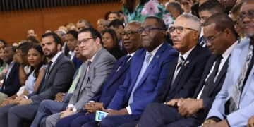 Yayo Sanz Lovatón plantea a estudiantes de la UASD que la logística será el petroleo de RD