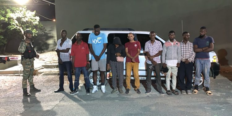 Arrestan hombre y mujer con 18 inmigrantes indocumentados en dos jeepetas en Dajabón y Valverde