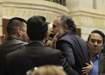Peleas, tensión y vandalización tras fallidas consultas populares en Colombia