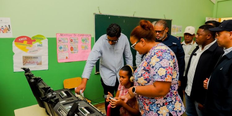 Distrito municipal Los Fríos recibe jornada asistencial de Desarrollo de la Comunidad