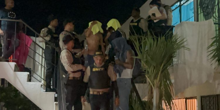 DNCD apresa a cuatro personas durante allanamiento en Dajabón