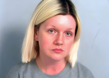 Asesinó a sus padres y convivió años con sus cuerpos momificados