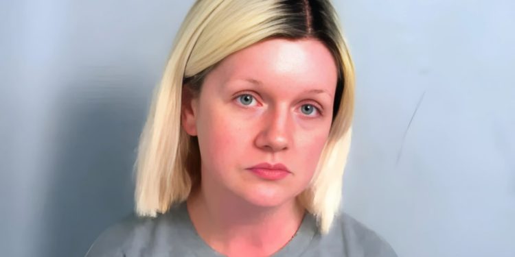 Asesinó a sus padres y convivió años con sus cuerpos momificados