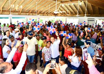 Abel Martínez: “Hay que dejar los egos y acompañar al dominicano en la lucha por sobrevivir”