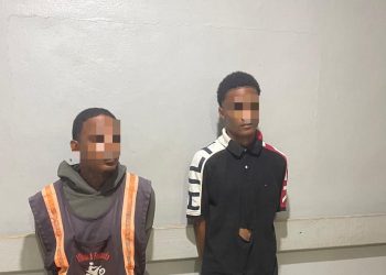 Policía apresa a seis personas por robo, ocupa drogas y armas ilegales en operativos en Villa Mella, SDN