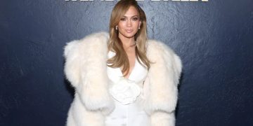 Demandan a Jennifer López por usar sus propias fotos tomadas por un paparazzi