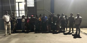 Detienen 12 haitianos indocumentados en autobús en Dajabón