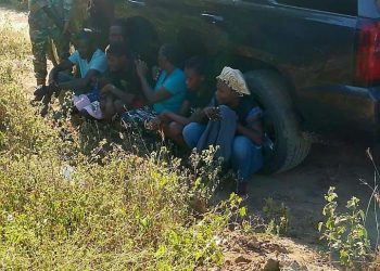 En Montecristi detienen 12 inmigrantes indocumentados en jeepeta Tahoe