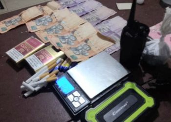 Policía apresa a un hombre en posesión de sustancias narcóticas y otros ilícitos en Barahona