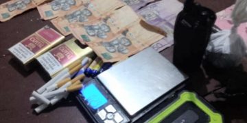 Policía apresa a un hombre en posesión de sustancias narcóticas y otros ilícitos en Barahona
