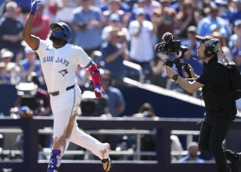 Devers y Vladimir Jr. pegan cuadrangulares en triunfos