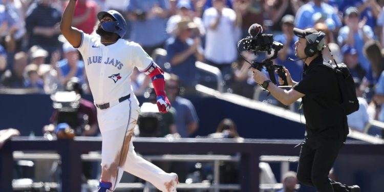 Devers y Vladimir Jr. pegan cuadrangulares en triunfos