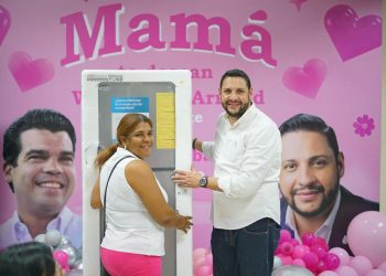 Diputado José Caraballo llena de regalos a las madres de la circunscripción 1 del DN