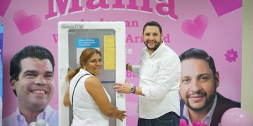 Diputado José Caraballo llena de regalos a las madres de la circunscripción 1 del DN