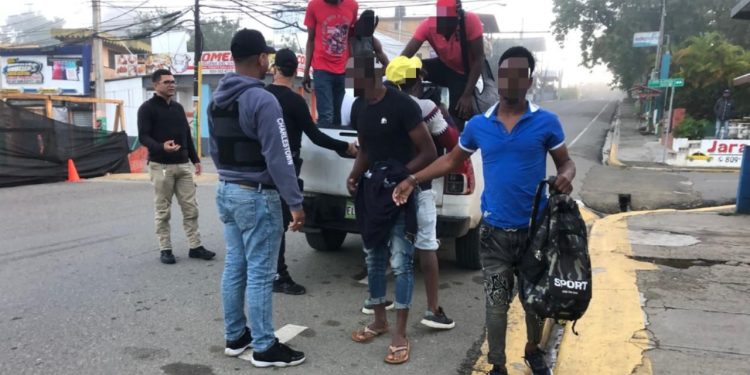 DGM detiene 1,083 y deportan 450 haitianos indocumentados en RD