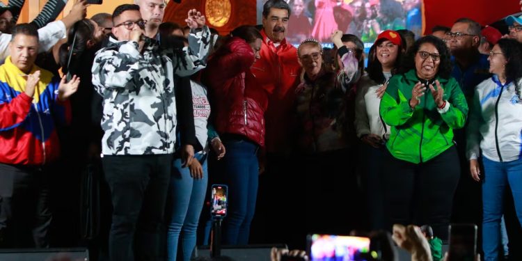 Adjudican triunfo en elecciones de Venezuela a coalición de Nicolás Maduro