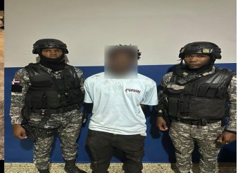 PN apresa a cuatro hombres por porte ilegal de armas de fuego en operativos realizados en Bahoruco y La Vega