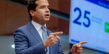 Omar Fernández de acuerdo que su padre sea el candidato presidencial por la FP