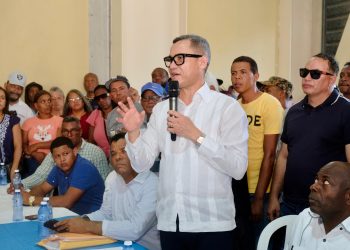 Ministro de Trabajo garantiza entrega transparente del bono navideño a portuarios