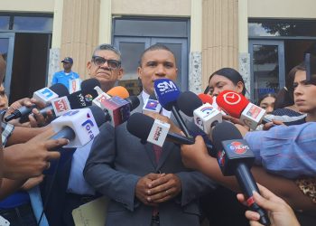 Periodista Vargavila Riverón se querella contra Ángel Martínez por difamación y violación a la Ley 53-07