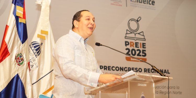 Ideice celebra Precongreso Regional en Santiago; director resalta poder transformador de la investigación educativa