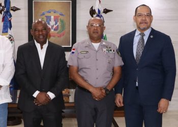 Director de la Defensa Pública se reúne con autoridades de la Policía Nacional para fortalecer vínculos institucionales