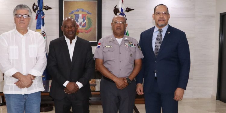 Director de la Defensa Pública se reúne con autoridades de la Policía Nacional para fortalecer vínculos institucionales