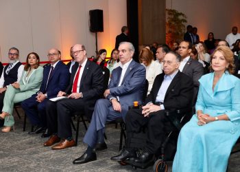 Presidente Abinader recibe reconocimiento de Hábitat para la Humanidad RD por su compromiso con la transformación de los hogares dominicanos
