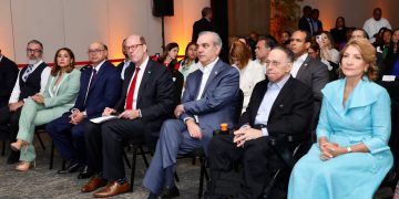 Presidente Abinader recibe reconocimiento de Hábitat para la Humanidad RD por su compromiso con la transformación de los hogares dominicanos