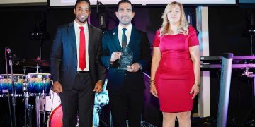 Friends United for Health reconoce en Miami labor del doctor Luis Cruz Camacho