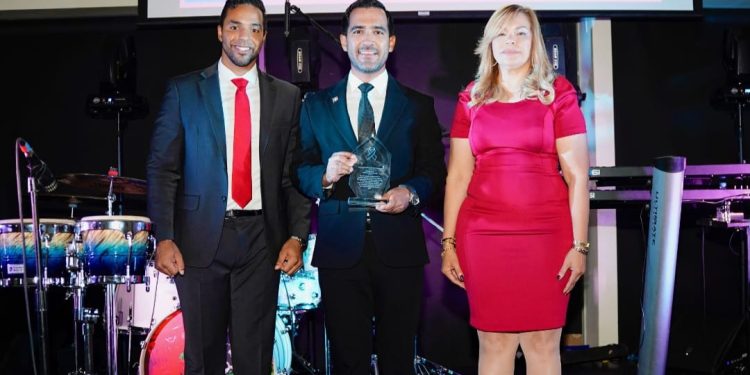 Friends United for Health reconoce en Miami labor del doctor Luis Cruz Camacho