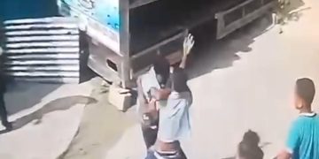 Alumnos de escuela se enfrentan a piedras y puñetazos en Azua