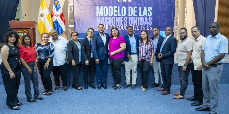 Leandro Mieses encabeza apertura del Modelo Distrital de la ONU en Santo Domingo