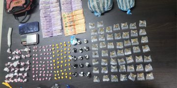 Capturados dos jóvenes con 208 porciones de drogas en Villa San Carlos, La Romana