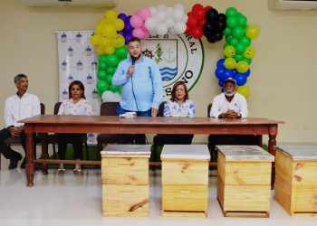 FEDA apuesta a la apicultura para diversificar la economía rural