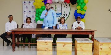 FEDA apuesta a la apicultura para diversificar la economía rural