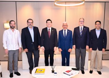 La AIRD visita al presidente del Senado y destaca importancia del marco legislativo para el fortalecimiento industria