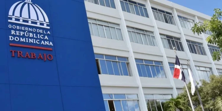 Ministerio de Trabajo asegura sueldo mínimo cubre el 100% de la canasta básica 