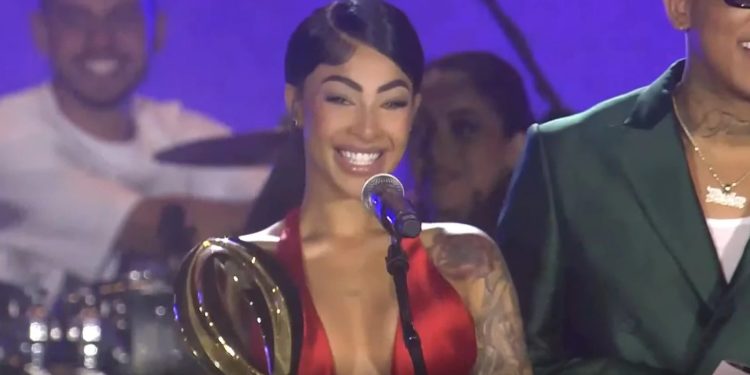 Yailin brilla como Artista Urbana del Año en Premios Heat 2025
