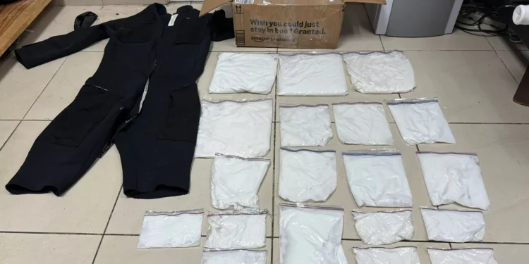 Intento fallido: DNCD intercepta cocaína camuflada en traje de buzo hacia EE.UU.