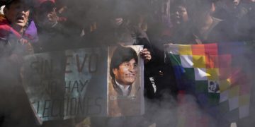 Tensión en Bolivia: 20 detenidos y tres policías heridos en el cuarto día de protestas por la candidatura de Evo Morales
