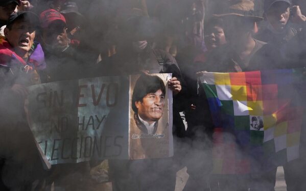 Tensión en Bolivia: 20 detenidos y tres policías heridos en el cuarto día de protestas por la candidatura de Evo Morales