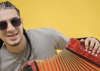 El Rubio del Acordeón compra 800 peces para liberarlos debido a escasez