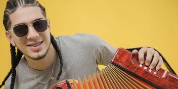 El Rubio del Acordeón compra 800 peces para liberarlos debido a escasez