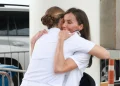 El abrazo entre la Reina Letizia y la Princesa Leonor en la llegada del 'Elcano' a Panamá