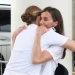 El abrazo entre la Reina Letizia y la Princesa Leonor en la llegada del 'Elcano' a Panamá