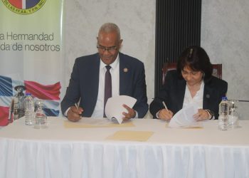 Firma del Convenio Interinstitucional entre la Hermandad de Veteranos Pensionados de las FFAA. y la P.N., con El INIEICONT
