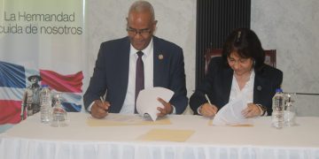 Firma del Convenio Interinstitucional entre la Hermandad de Veteranos Pensionados de las FFAA. y la P.N., con El INIEICONT