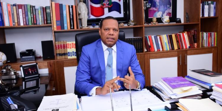 Alcántara resalta liderazgo del presidente Abinader frente a crisis migratoria haitiana