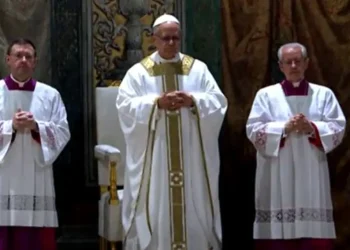 El papa León XIV preside su primera misa desde la Capilla Sixtina junto a los cardenales electores